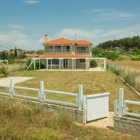 Magnificent Seascape Villa On A Secluded Beach 尼亚·蒙达尼亚 外观 照片