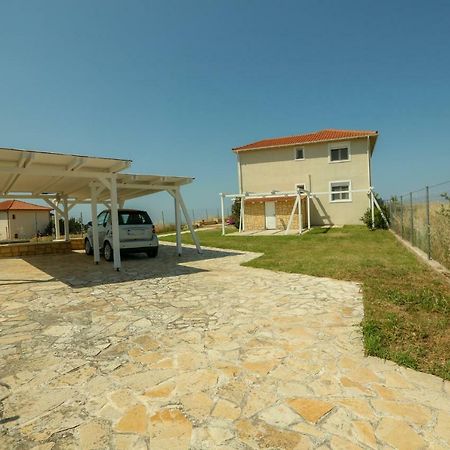 Magnificent Seascape Villa On A Secluded Beach 尼亚·蒙达尼亚 外观 照片