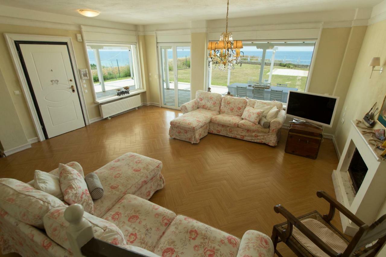Magnificent Seascape Villa On A Secluded Beach 尼亚·蒙达尼亚 外观 照片